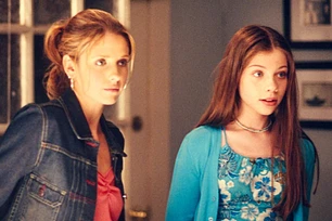 Сара Мишель Геллар отдала дань памяти Мишель Трахтенберг, вспомнив 30-летнюю дружбу спустя год после её смерти