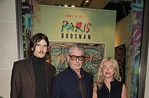 Семейная поддержка для Париж Броснана на открытии его выставки в Лондоне