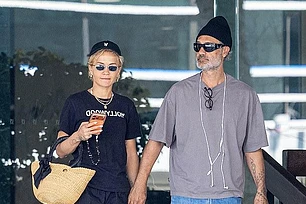 Рита Ора и Тайка Вайтити совершили романтическую прогулку по Беверли-Хиллз