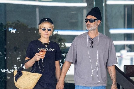 Рита Ора и Тайка Вайтити совершили романтическую прогулку по Беверли-Хиллз