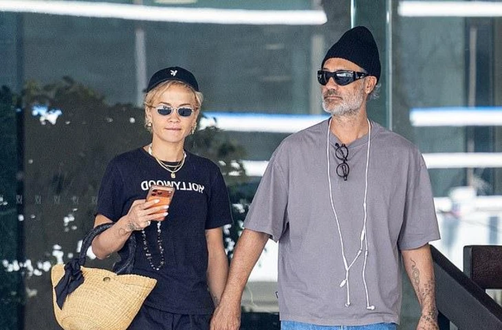 Рита Ора и Тайка Вайтити совершили романтическую прогулку по Беверли-Хиллз