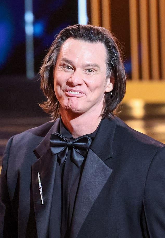 Что с лицом Джима Керри? Самая странная теория заговора о голливудском комике