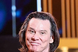 Что с лицом Джим Керри? Самая странная теория заговора о голливудском комике