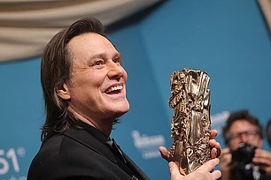 Появление Джима Керри на 51-й церемонии вручения премии «Сезар» вызвало недоумение у поклонников