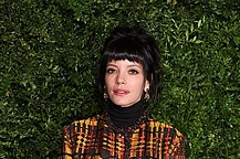 Лили Аллен ожидает «грязная» разборка с подругами Николь Эпплтон на церемонии BRIT Awards в Манчестере в субботу