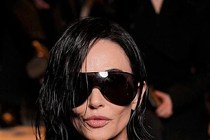 Деми Мур постриглась (или это парик?)