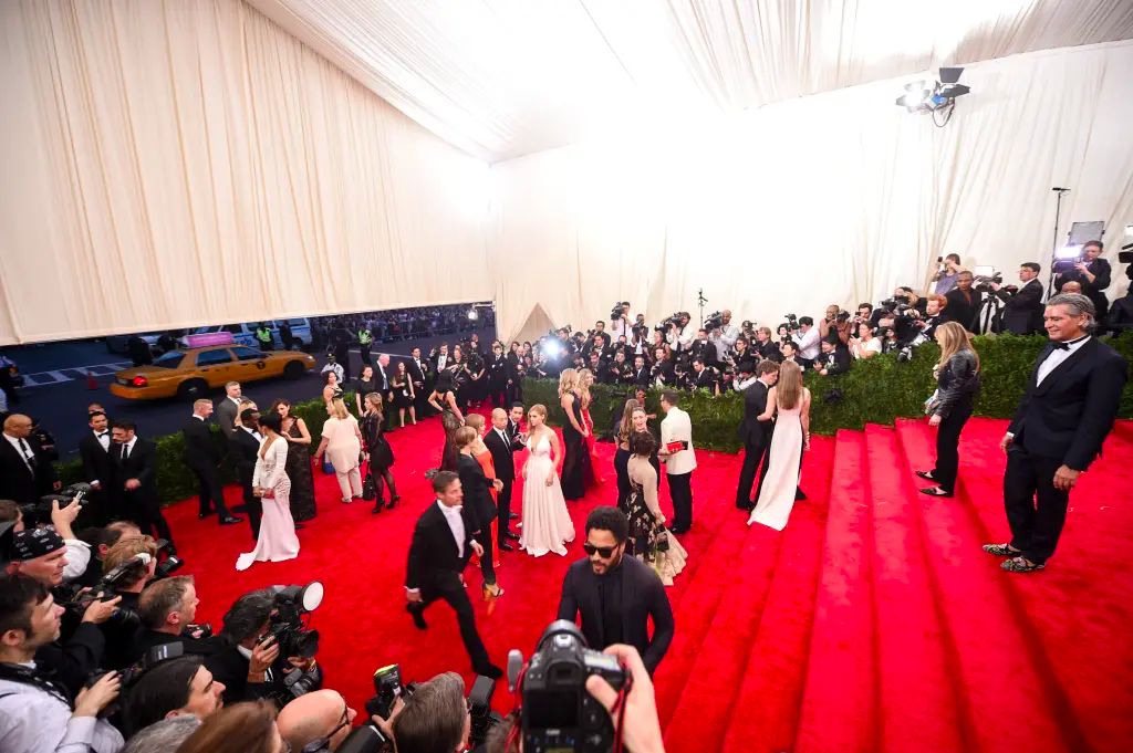 Met Gala 2026: объявлен дресс-код и первые скандалы. Почему фанаты призывают бойкотировать «модный Оскар»?