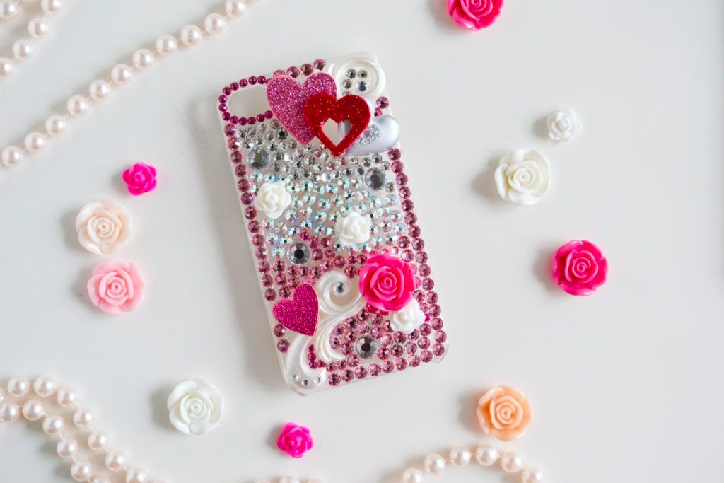 Как правильно клеить стразы: секреты прочной инкрустации на любых поверхностях