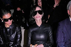 Деми Мур произвела фурор на показе Gucci со своей собакой