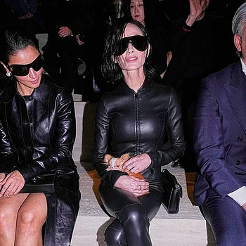 Деми Мур произвела фурор на показе Gucci со своей собакой