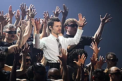 Гарри Стайлз открыл церемонии BRIT Awards 2026 с захватывающим исполнением песни «Aperture» из своего будущего альбома «Kiss All The Time. Disco, Occasionally.»