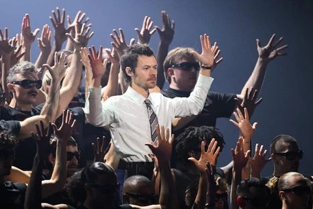 Гарри Стайлз открыл церемонии BRIT Awards 2026 с захватывающим исполнением песни «Aperture» из своего будущего альбома «Kiss All The Time. Disco, Occasionally.»