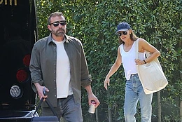 Бен Аффлек снова встретился с бывшей женой Дженнифер Гарнер через несколько дней после того, как она поделилась редкими подробностями динамики их совместного воспитания