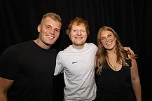 Дети Шейна Уорна поддерживают связь с другом покойного крикетиста, Эдом Шираном