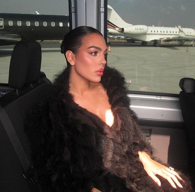 Она никогда не стесняется демонстрировать свою потрясающую фигуру