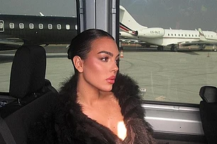 Она никогда не стесняется демонстрировать свою потрясающую фигуру