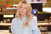 Сидни Суини представила дерзкие образы для продвижения своего бренда белья SYRN