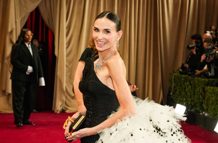 Деми Мур умеет производить фурор на красной дорожке