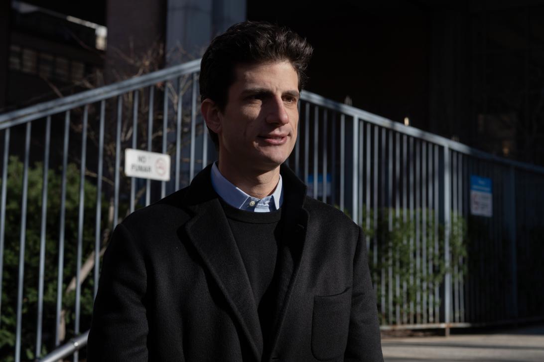 Джек Шлоссберг снова обрушился с критикой на Райана Мерфи за его сериал Hulu «История любви», который повествует о романе покойного Джона Ф. Кеннеди-младшего и Кэролайн Бессетт