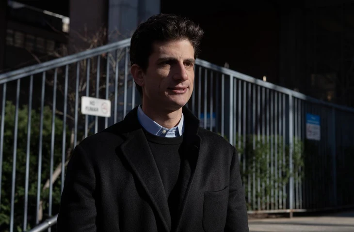 Джек Шлоссберг снова обрушился с критикой на Райана Мерфи за его сериал Hulu «История любви», который повествует о романе покойного Джона Ф. Кеннеди-младшего и Кэролайн Бессетт