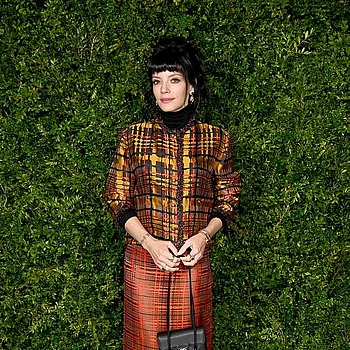 Лили Аллен оказалась в неловком положении, случайно прорекламировав мошенника, перепродававшего поддельные билеты на ее концерт в Глазго