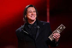 Пластический хирург предполагает, что новая внешность Джима Керри была достигнута с помощью «серьезной хирургической трансформации»