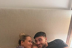 Молли-Мэй Хейг поделилась трогательными снимками, демонстрируя растущий живот и готовясь к пополнению в семье