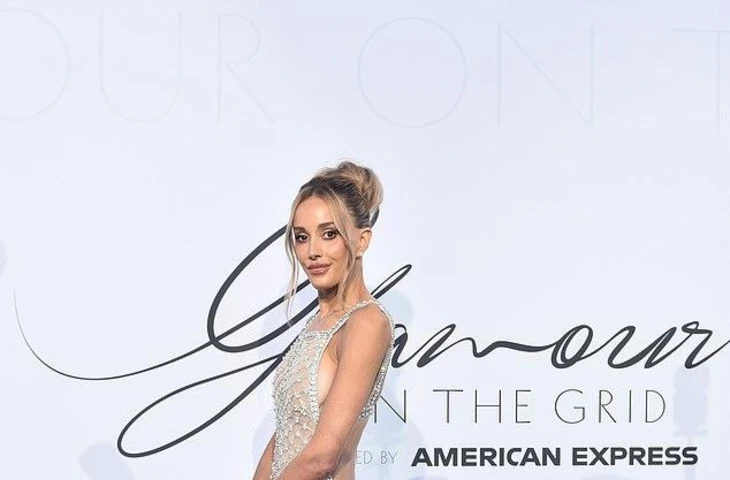 Бек Джадд возглавила прибытие знаменитостей на открытии Гран-при «Гламур на старте», почти не оставив простора для воображения