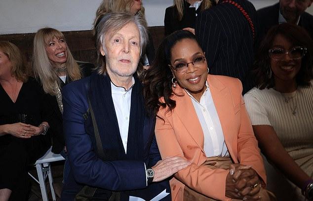 Сэр Пол Маккартни замечен в компании знаменитостей на показе мод своей дочери Стеллы