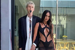 Папарацци перепутали дочь Machine Gun Kelly с Меган Фокс