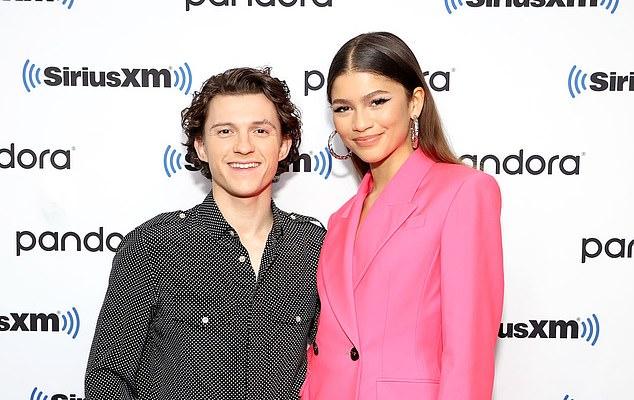 Слухи о тайном браке Зендеи и Тома Холланда набирают обороты