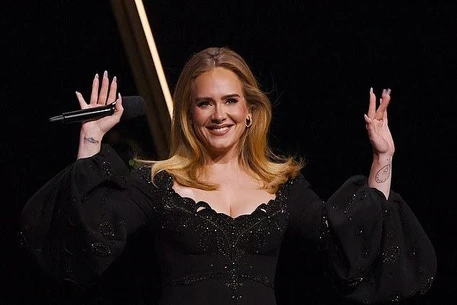 Новый альбом Гарри Стайлса «Kiss All The Time, Disco Occasionally» может сместить Адель с пьедестала самого быстропродаваемого британского альбома последнего десятилетия