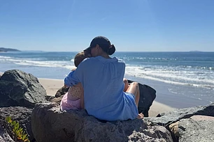 Меган Маркл отметила Международный женский день, опубликовав трогательное фото своей дочери Лилибет, сделанное принцем Гарри