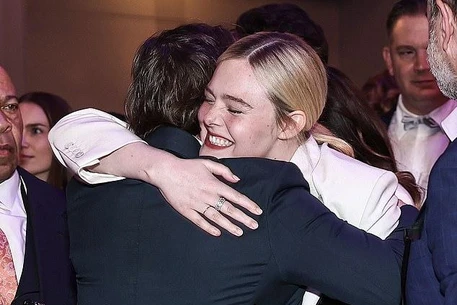 Том Круз восторженно воссоединился с Эль Фэннинг спустя два десятилетия