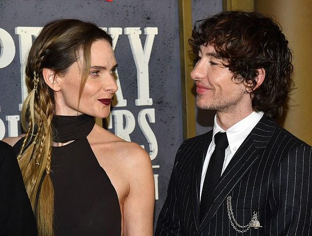 Вечером во вторник ни одного кепи не было видно: актеры «Острых козырьков» собрались на нью-йоркскую премьеру долгожданного полнометражного продолжения «Бессмертный человек»