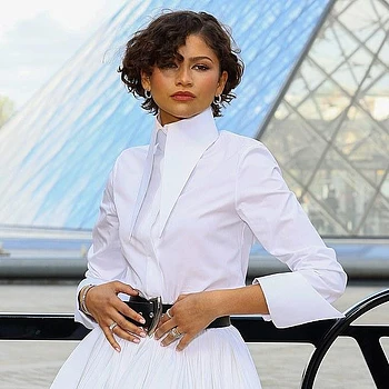 Зендая вновь продемонстрировала два кольца на безымянном пальце левой руки