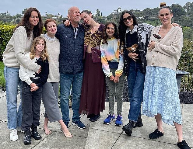 Супруга Брюса Уиллиса Эмма Хеминг-Уиллис объявила о запуске благотворительного фонда для исследований деменции и поддержки лиц, осуществляющих уход, в четверг