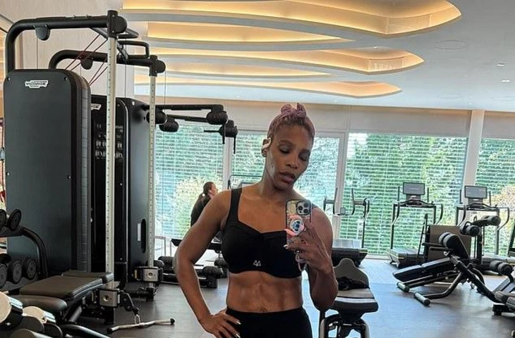 Серена Уильямс продемонстрировала стройную фигуру в купальнике, сбросив более 13 килограммов с помощью препарата для похудения