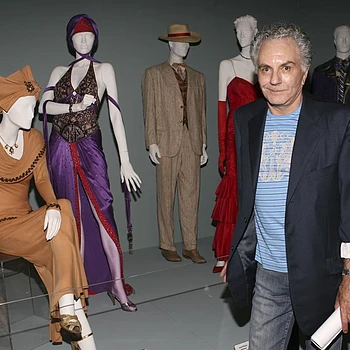 Костюмер Жан-Пьер Дорлеак открыто называет имена нескольких знаменитостей, работа с которыми стала для него настоящим кошмаром