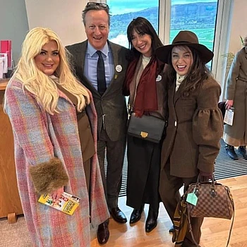 Джемма Коллинз встретилась с Дэвидом Кэмероном на скачках в Челтнеме