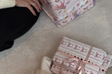 Мишель Киган показала, как прошел первый день рождения ее дочери Пальмы, опубликовав серию фотографий в Instagram в субботу