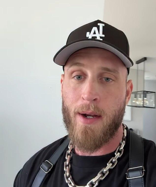 Чета Хэнкса заметили на крупной пред-оскаровской вечеринке спустя всего несколько недель после того, как он в соцсетях рассказал о своих дорожных злоключениях и проблемах с паспортом