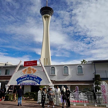 Зендая появилась на свадьбе в Лас-Вегасе во время продвижения своего нового фильма, вновь подогрев слухи о ее браке с Томом Холландом