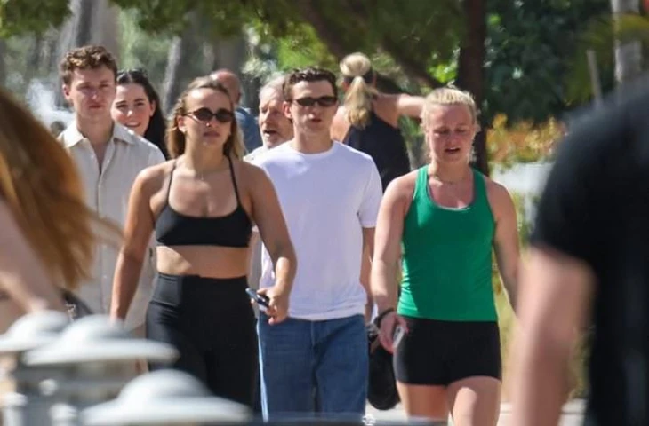 В отличие от Зендеи Том Холланд не носит обручальное кольцо