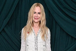 Николь Кидман выглядела очень молодо рядом с Лорен Санчес и Лили-Роуз Депп на 17-м ежегодном предоскаровском ужине Chanel в Беверли-Хиллз в субботу