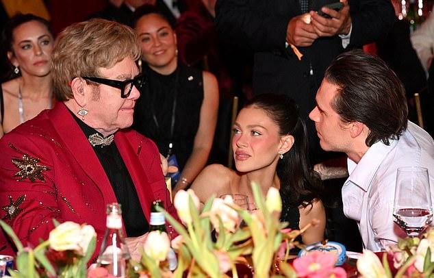 Элтон Джон попытался примирить Бруклина Бекхэма с семьей на оскаровской вечеринке