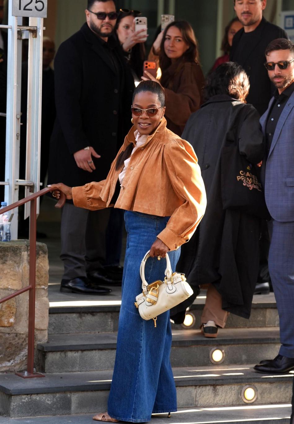 Опра Уинфри дала отпор онлайн-хейтерам, высмеявшим её походку