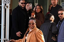 Опра Уинфри дала отпор онлайн-хейтерам, высмеявшим её походку