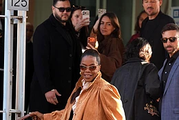 Опра Уинфри дала отпор онлайн-хейтерам, высмеявшим её походку