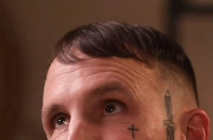 Бывший муж Эми Уайнхаус Блейк Филдер-Сивил показал целый ряд новых татуировок на лице, пообещав «взять под контроль свой собственный нарратив»